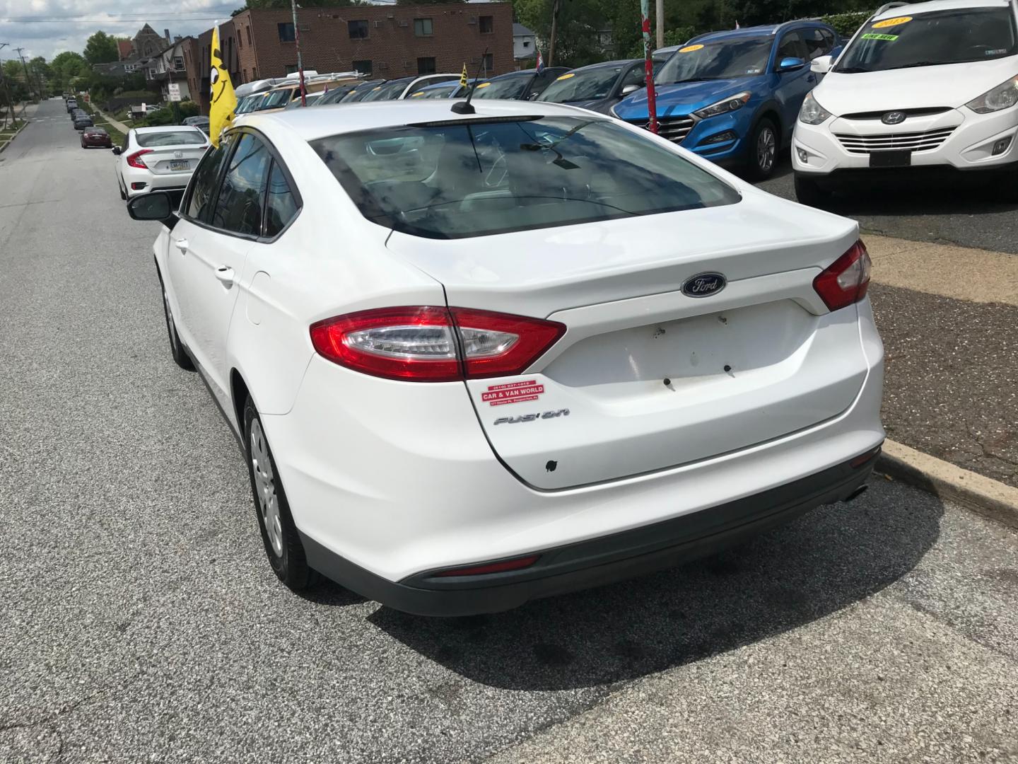 2014 White /Black Ford Fusion S (3FA6P0G74ER) with an 2.5 V4 engine, Automatic transmission, located at 577 Chester Pike, Prospect Park, PA, 19076, (610) 237-1015, 39.886154, -75.302338 - Photo#5